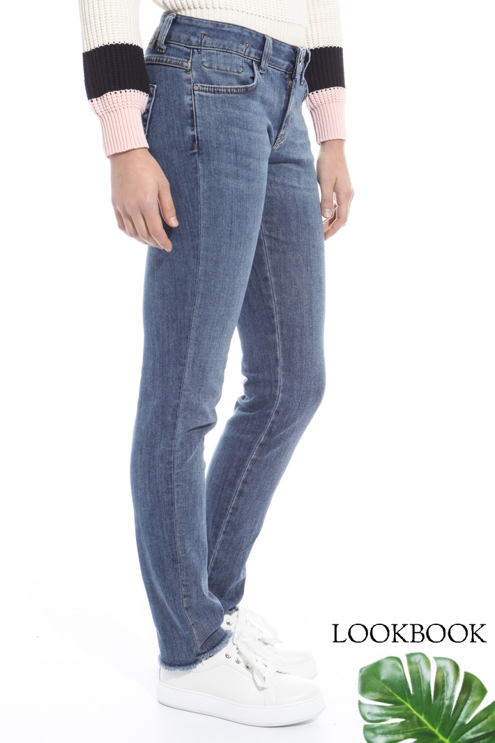 Jeans sfrangiati a sigaretta Intrend Jeans sfrangiati a sigaretta Intrend