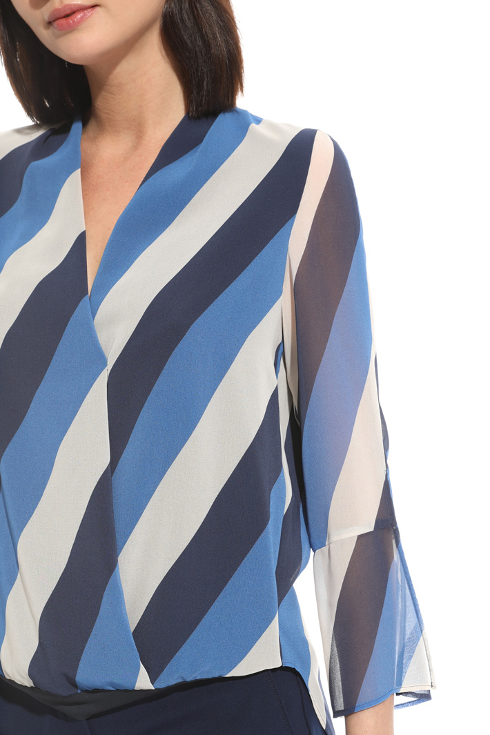 Blusa con pannelli sovrapposti Intrend Blusa con pannelli sovrapposti Intrend