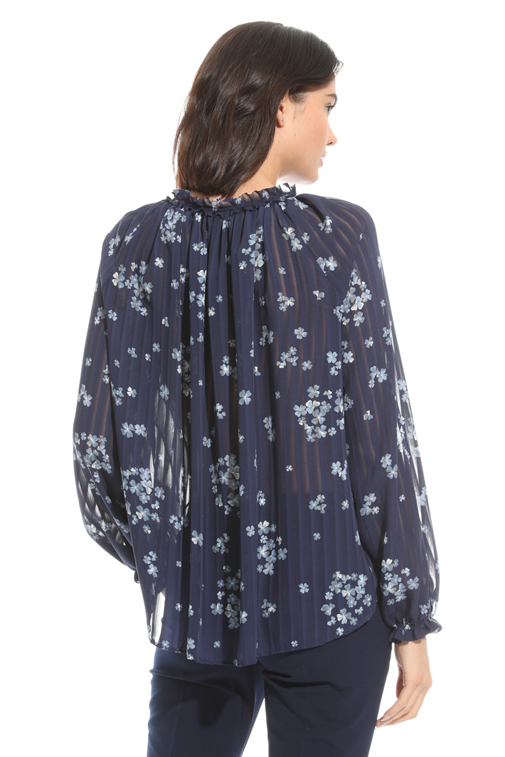 Crepe fabric blouse Intrend Crepe fabric blouse Intrend