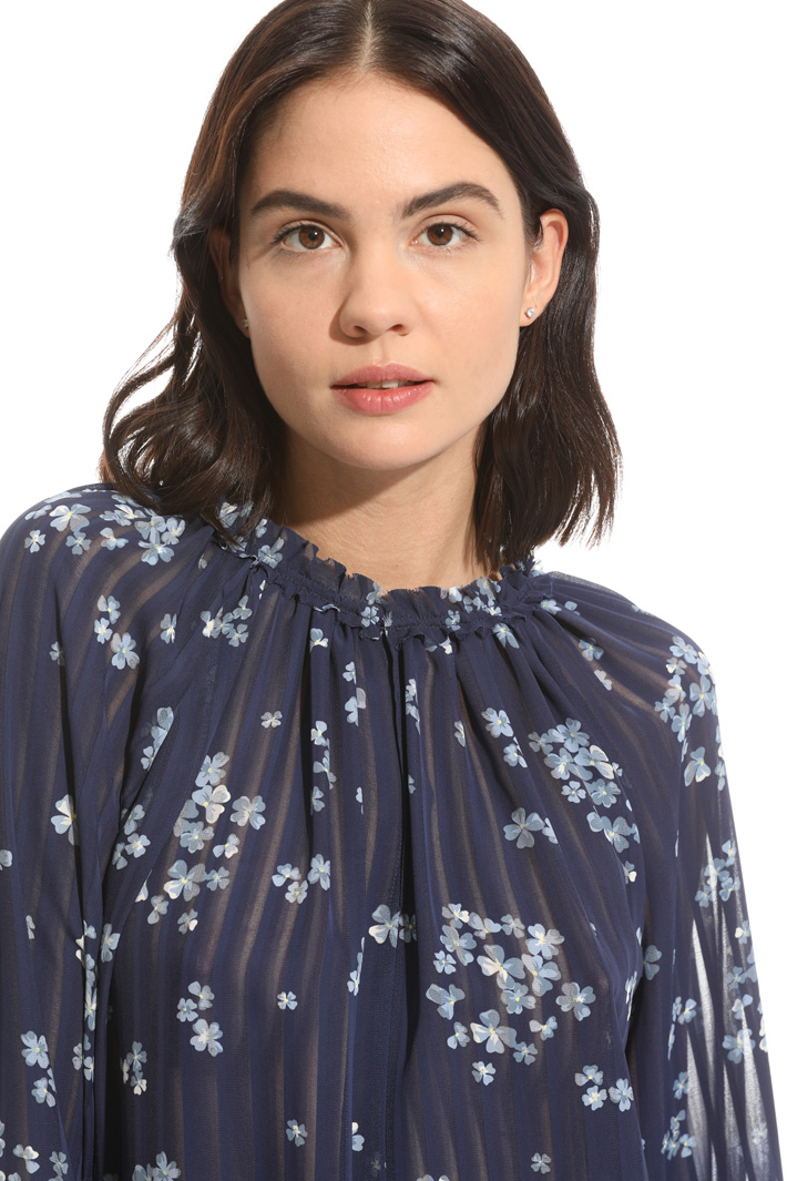 Crepe fabric blouse Intrend Crepe fabric blouse Intrend