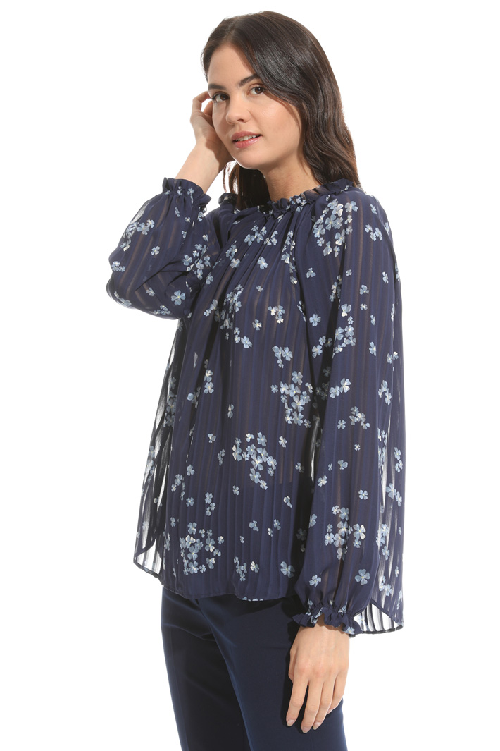 Crepe fabric blouse Intrend Crepe fabric blouse Intrend