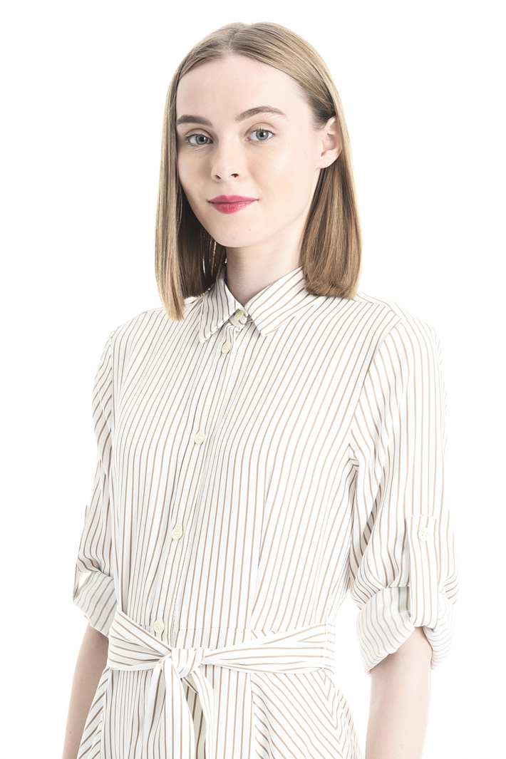 Fluid chemisier dress
Intrend Fluid chemisier dress
Intrend