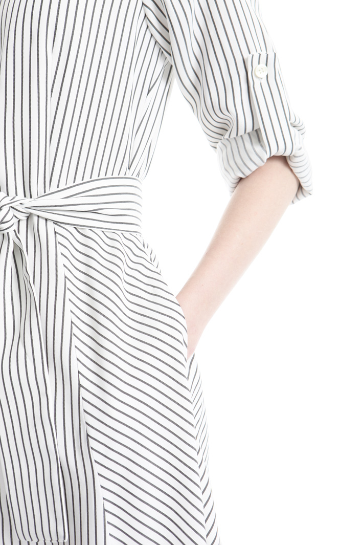 Fluid chemisier dress
Intrend Fluid chemisier dress
Intrend