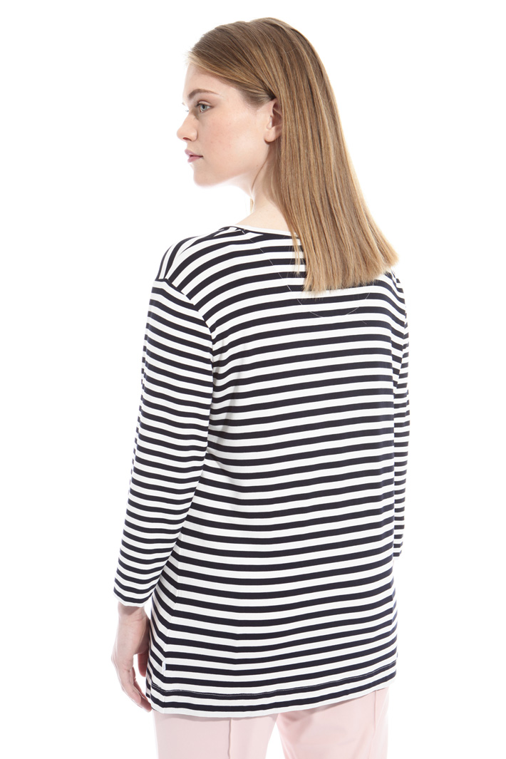 T-shirt con ricamo bijoux Intrend T-shirt con ricamo bijoux Intrend