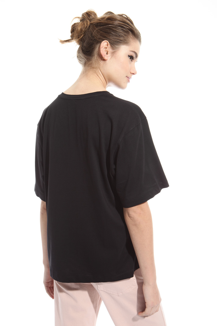 T-shirt con ricami bijoux Intrend T-shirt con ricami bijoux Intrend