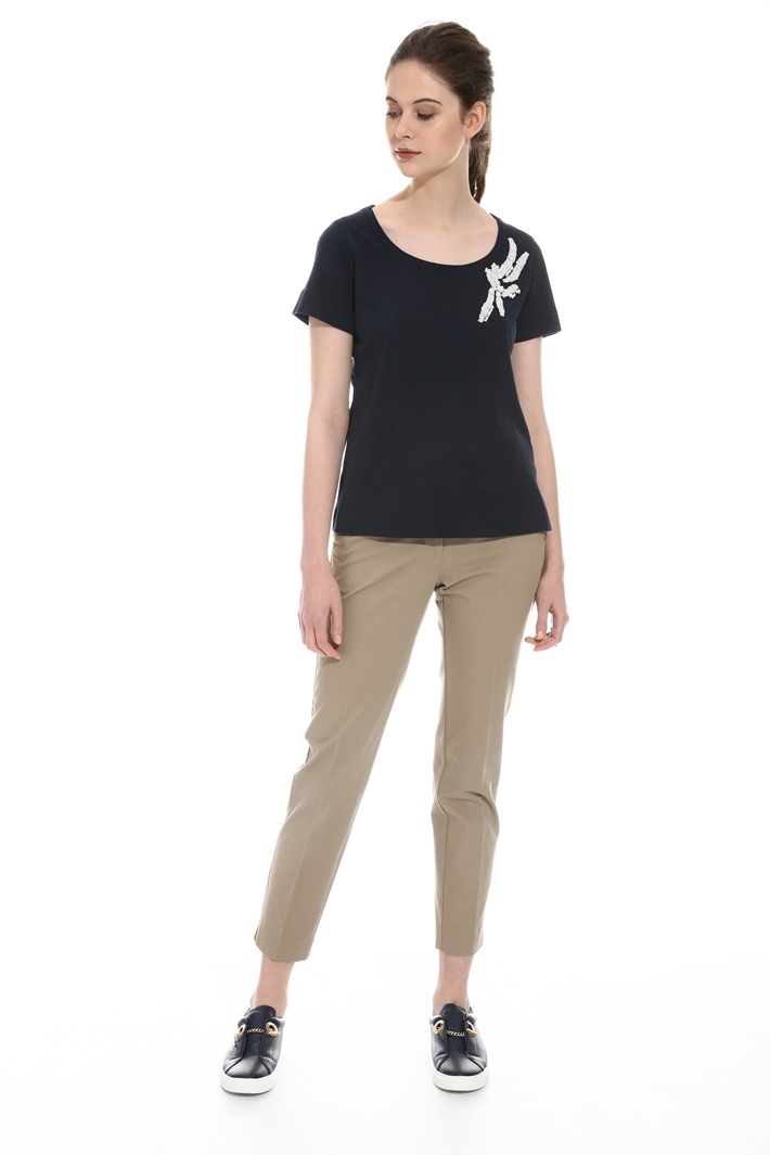T-shirt con perline ricamate Intrend T-shirt con perline ricamate Intrend