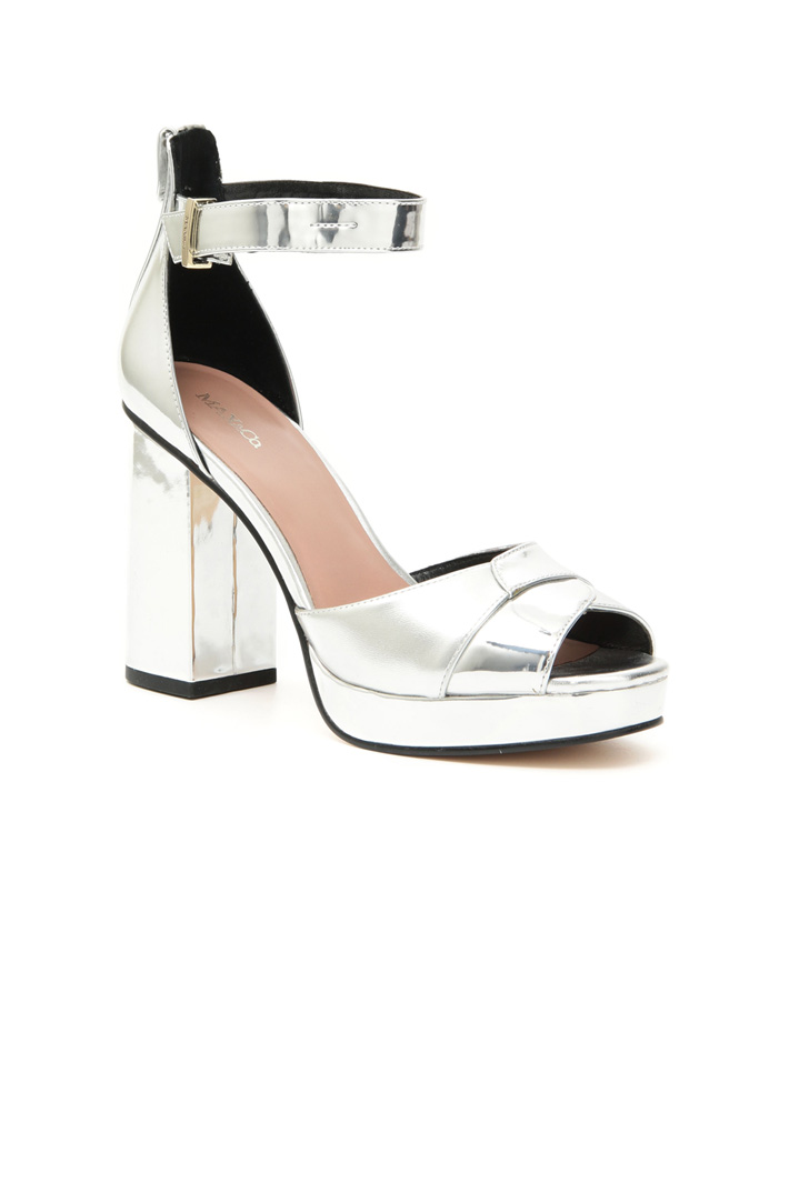 Laminated finish sandals Intrend Laminated finish sandals Intrend