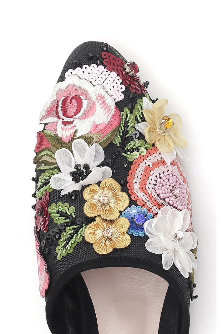 Sabot with floral embroidery Intrend Sabot with floral embroidery Intrend