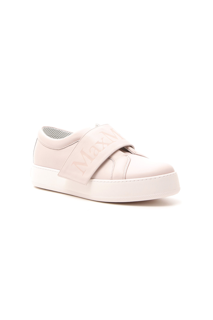 Semi-glossy leather sneakers Intrend Semi-glossy leather sneakers Intrend
