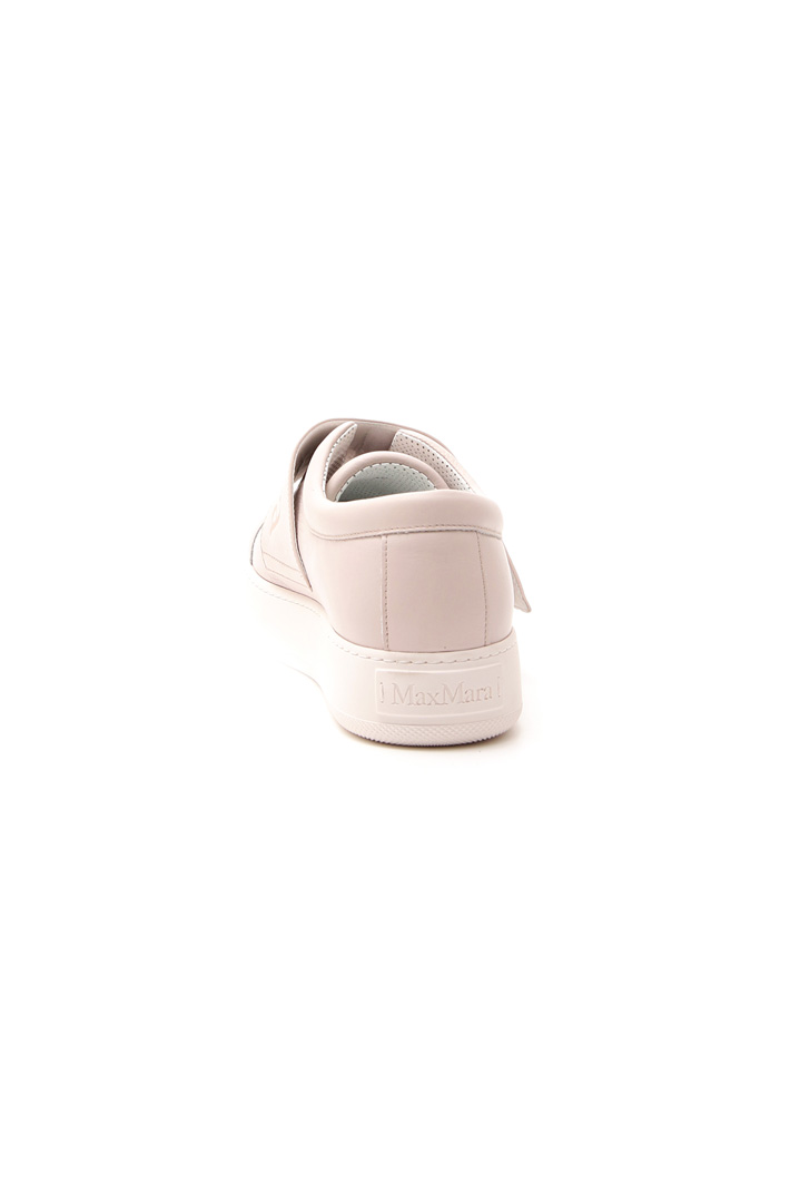 Semi-glossy leather sneakers Intrend Semi-glossy leather sneakers Intrend
