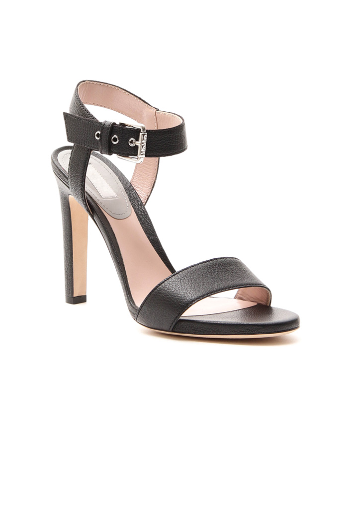 Tumbled leather sandals Intrend Tumbled leather sandals Intrend