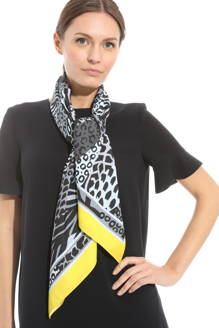 Foulard in tessuto stampato Intrend Foulard in tessuto stampato Intrend