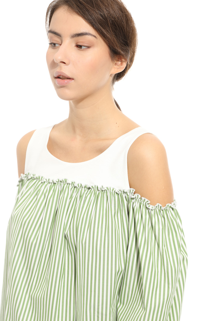 Cold shoulder top Intrend Cold shoulder top Intrend