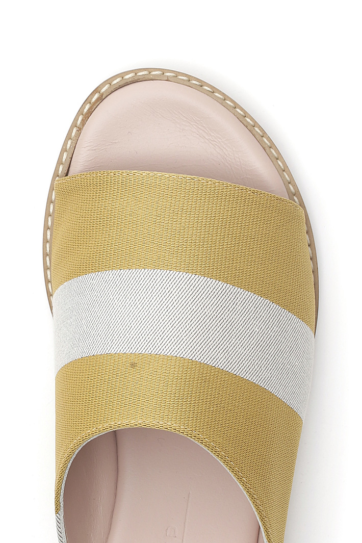 Textured slippers Intrend Textured slippers Intrend