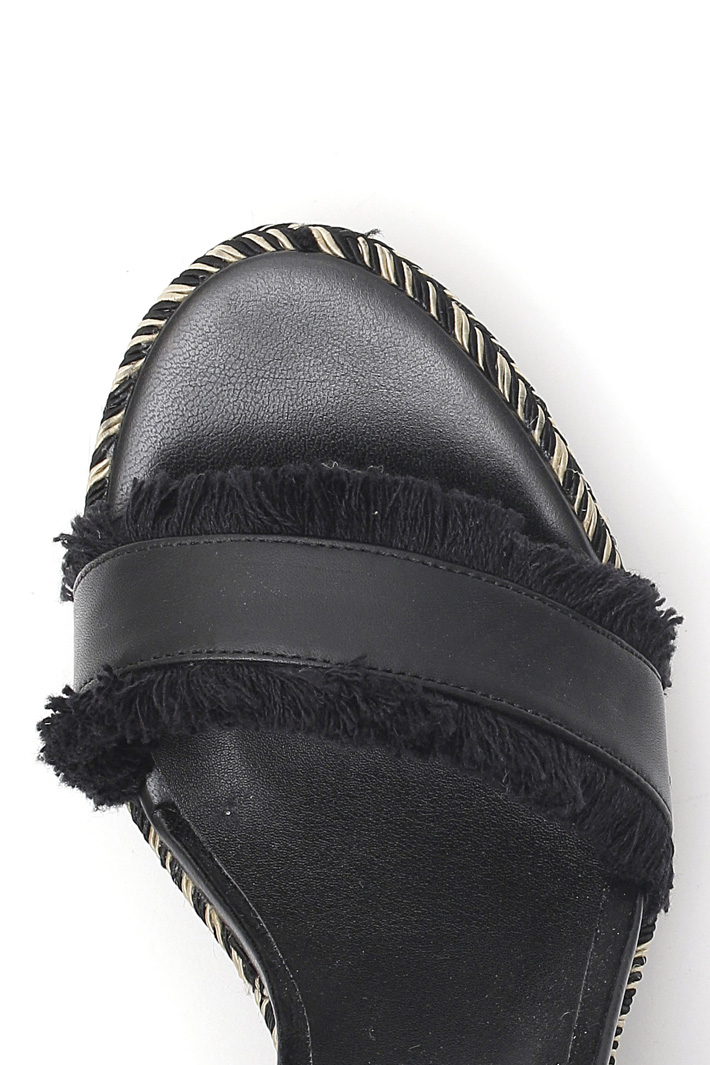 Sandal with wedge heel Intrend Sandal with wedge heel Intrend
