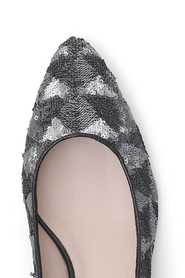 Sequin ballerina with heel
Intrend Sequin ballerina with heel
Intrend