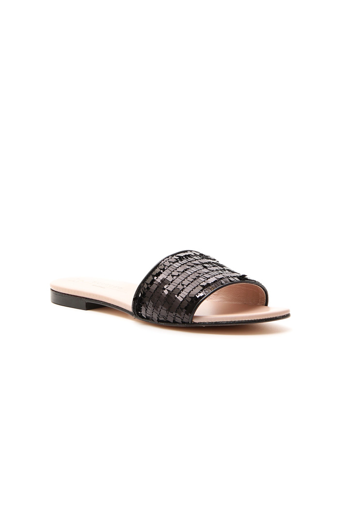 Flat sandal with sequins Intrend Flat sandal with sequins Intrend