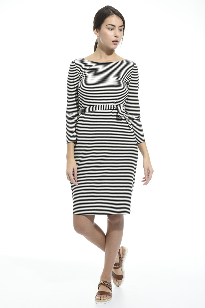 Abito in jersey con cintura Intrend Abito in jersey con cintura Intrend