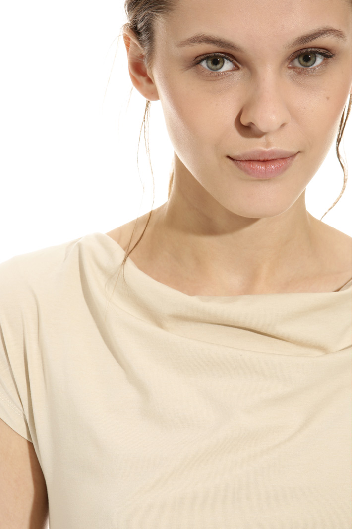 Loose neck T-shirt Intrend Loose neck T-shirt Intrend