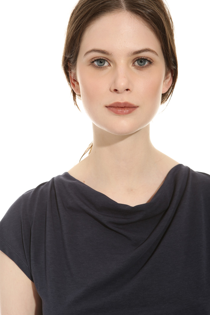 Loose neck T-shirt Intrend Loose neck T-shirt Intrend