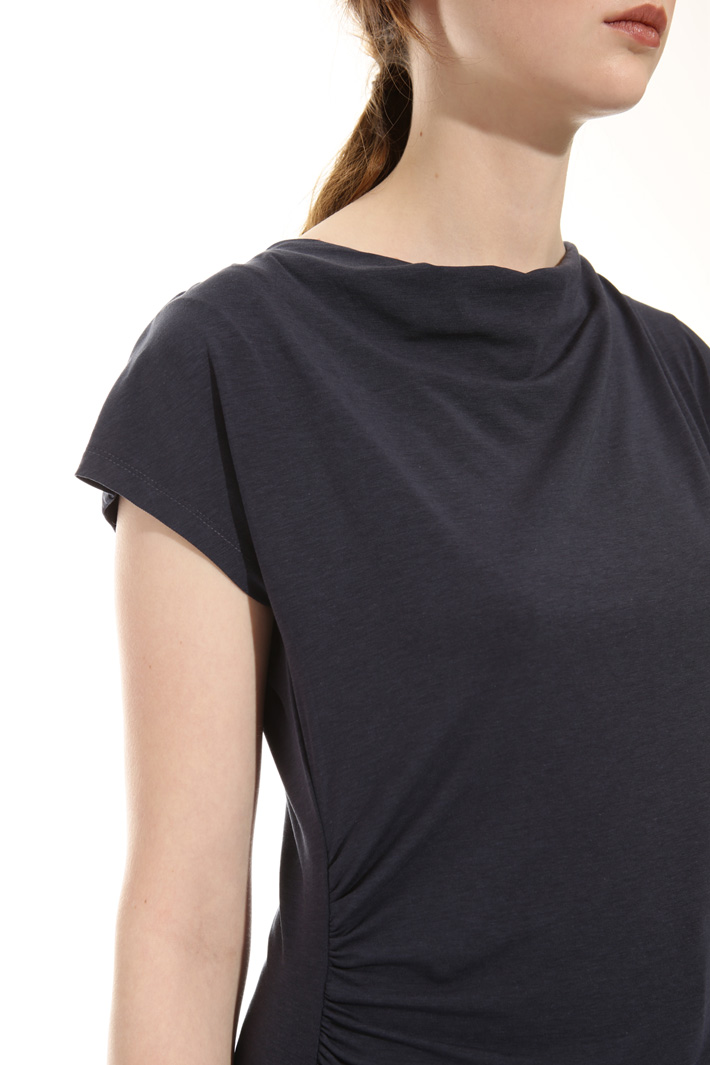 Loose neck T-shirt Intrend Loose neck T-shirt Intrend