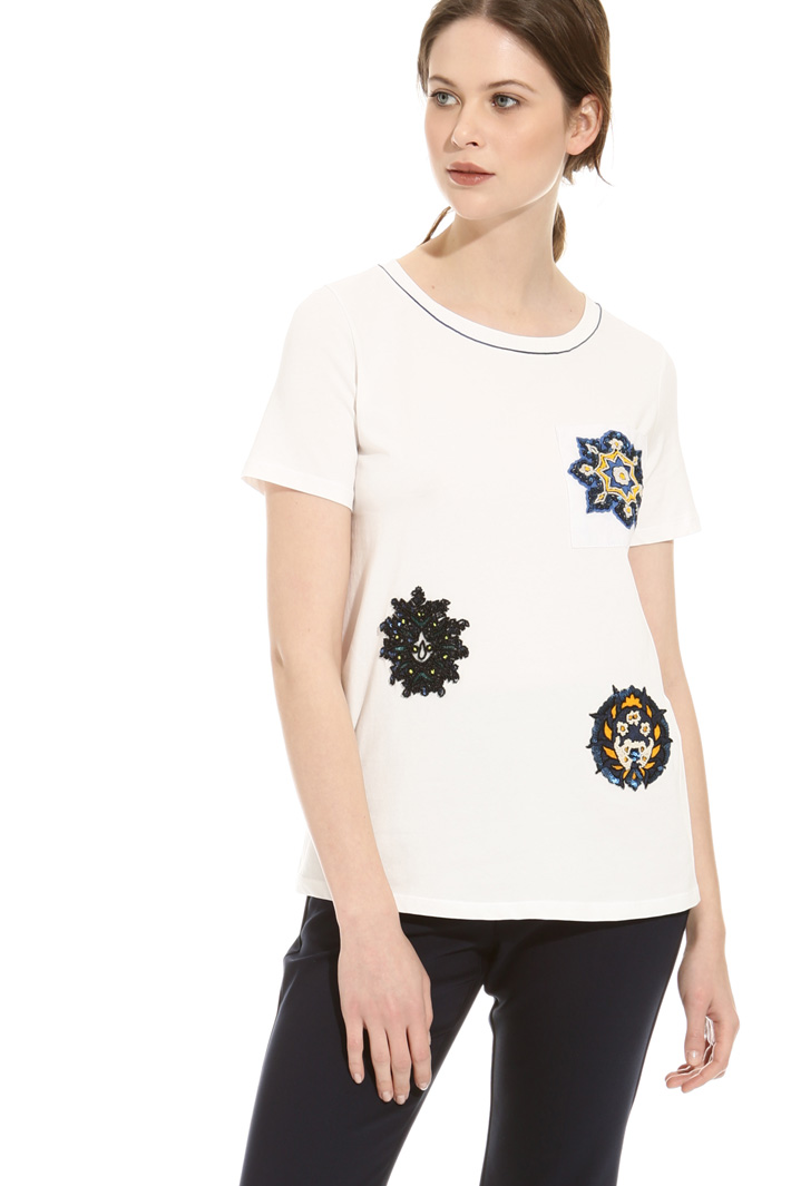 T-shirt con taschino ricamato Intrend T-shirt con taschino ricamato Intrend