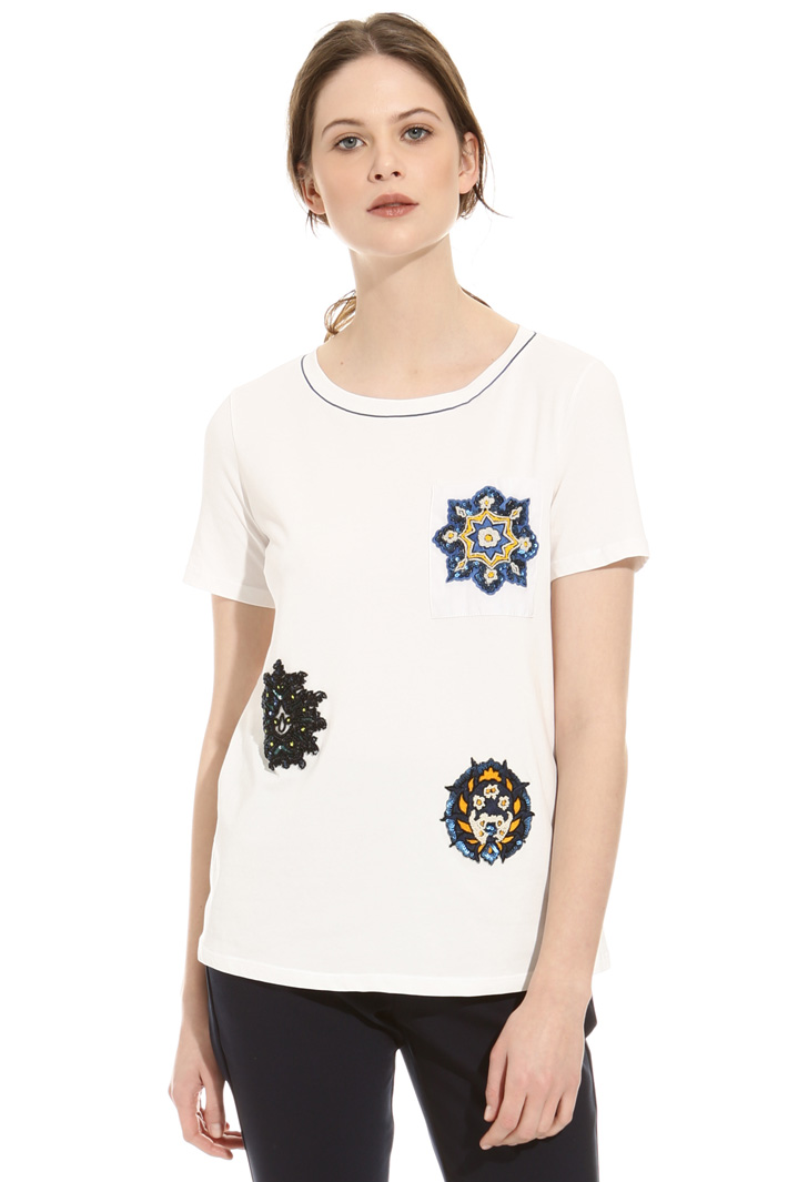 T-shirt con taschino ricamato Intrend T-shirt con taschino ricamato Intrend