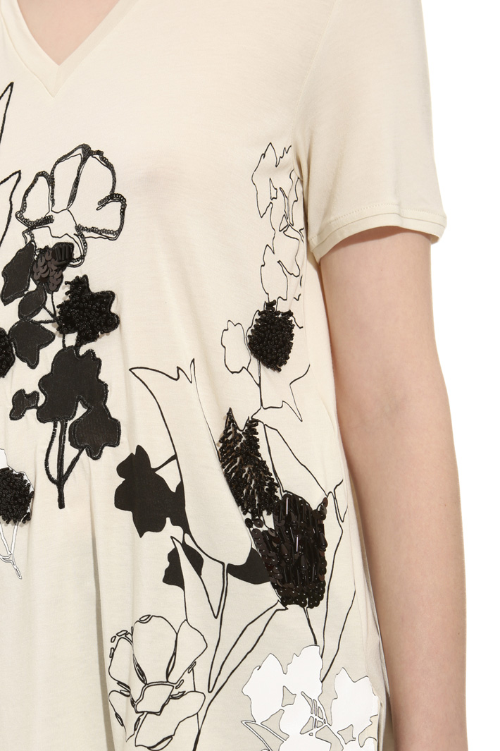 T-shirt con pietre ricamate Intrend T-shirt con pietre ricamate Intrend