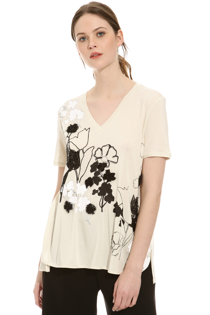 T-shirt con pietre ricamate Intrend T-shirt con pietre ricamate Intrend