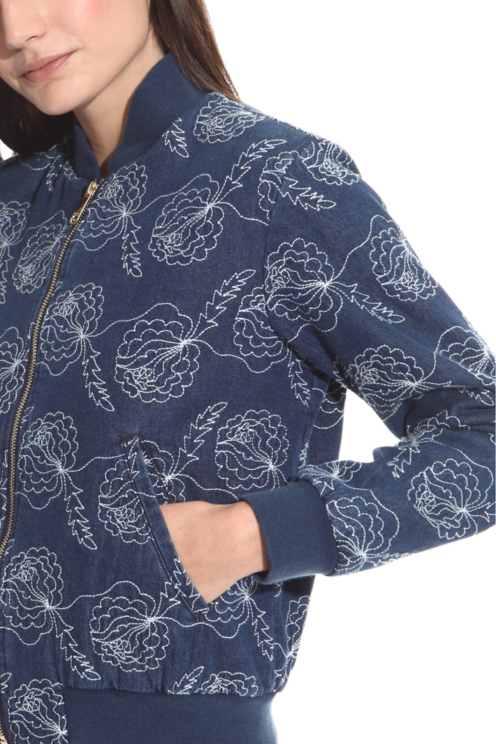 Bomber in denim con ricamo Intrend Bomber in denim con ricamo Intrend