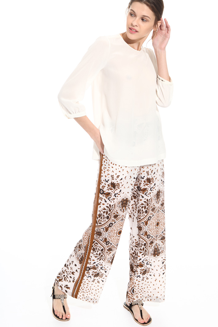 Silk blouse with embroidery
Intrend Silk blouse with embroidery
Intrend