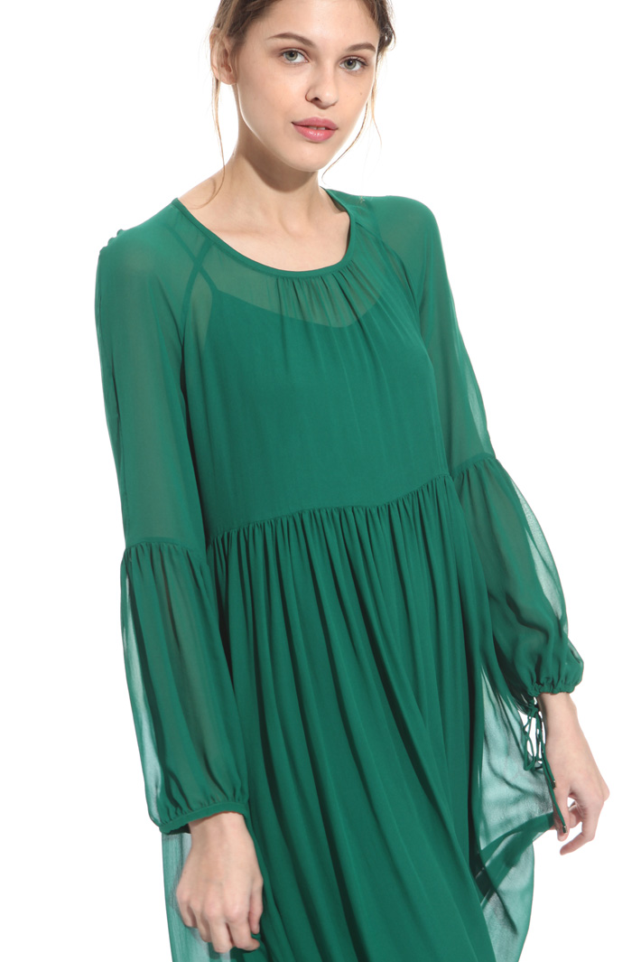 Soft and wide silk dress
Intrend Soft and wide silk dress
Intrend