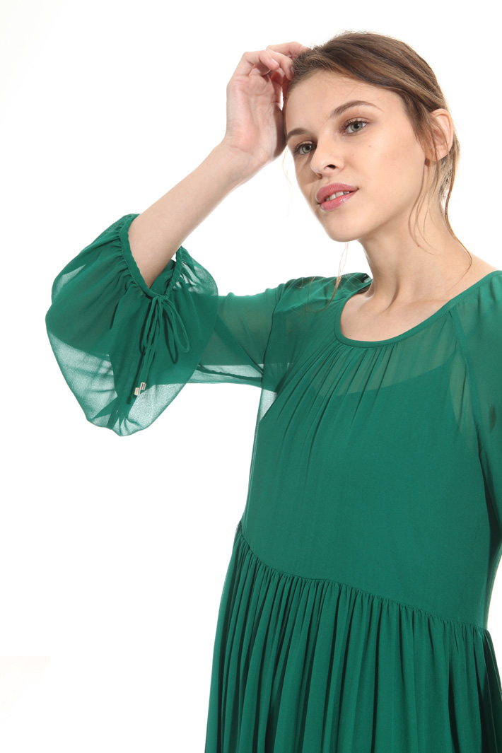 Soft and wide silk dress
Intrend Soft and wide silk dress
Intrend