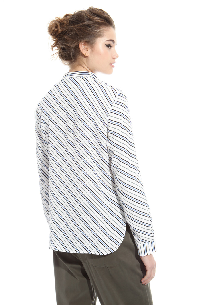 Blusa in tessuto fluido Intrend Blusa in tessuto fluido Intrend