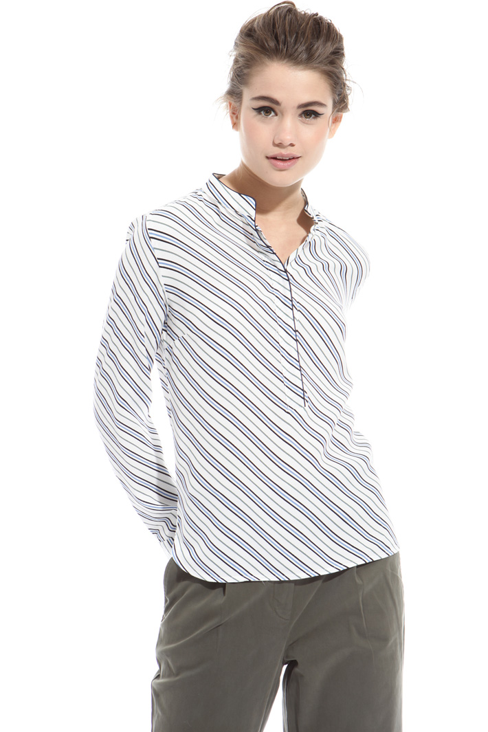 Blusa in tessuto fluido Intrend Blusa in tessuto fluido Intrend
