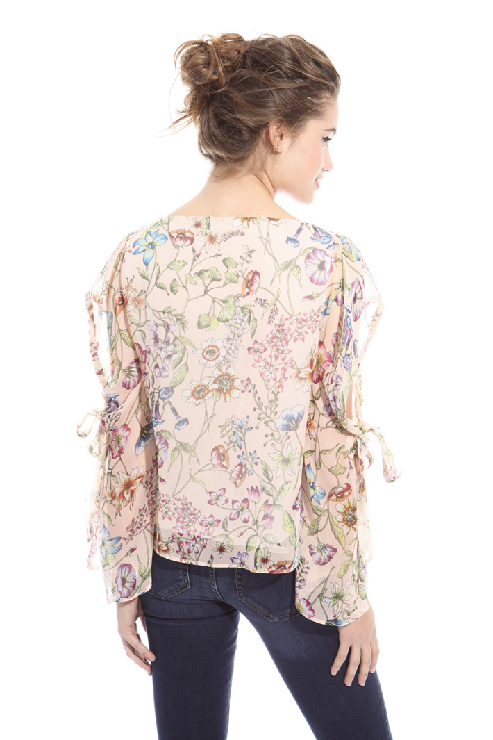 Blusa con cut-out Intrend Blusa con cut-out Intrend