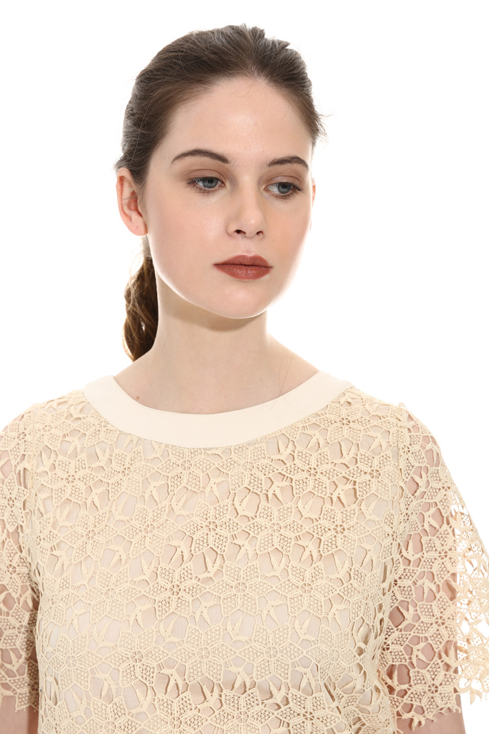 Macramé lace top
Intrend Macramé lace top
Intrend