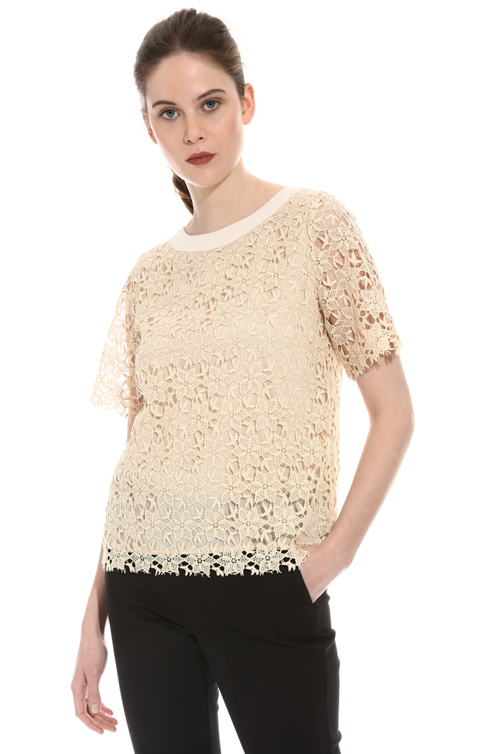 Macramé lace top
Intrend Macramé lace top
Intrend