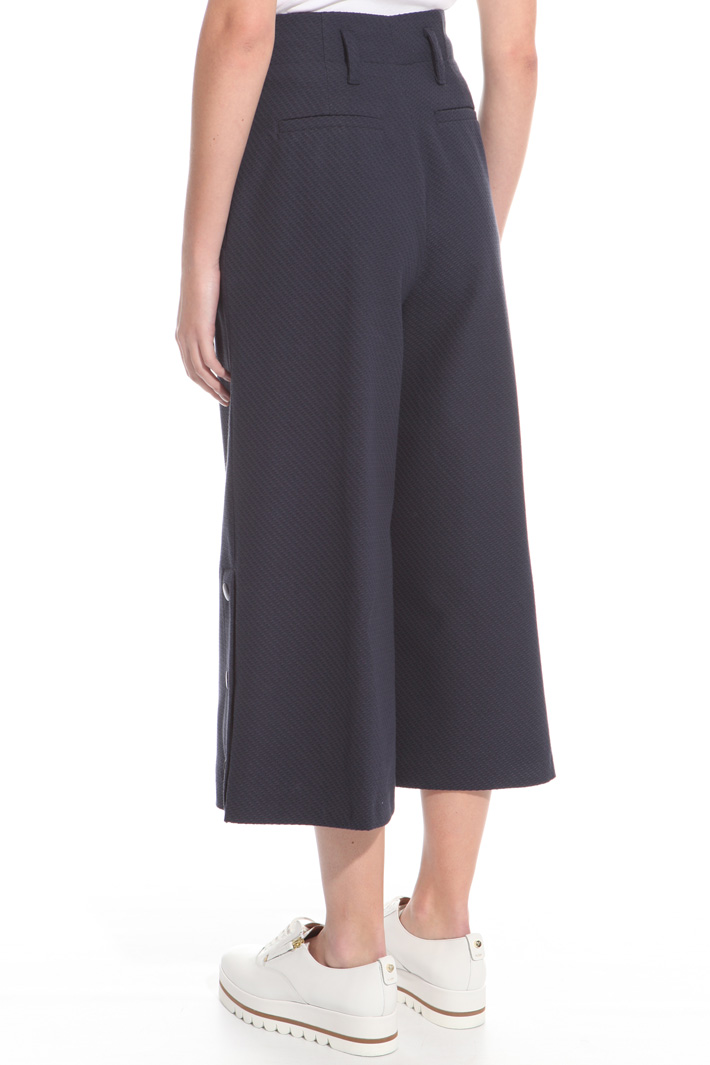 Pantalone cropped con bottoni Intrend Pantalone cropped con bottoni Intrend