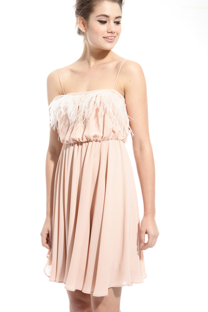 Abito in georgette con piume Intrend Abito in georgette con piume Intrend