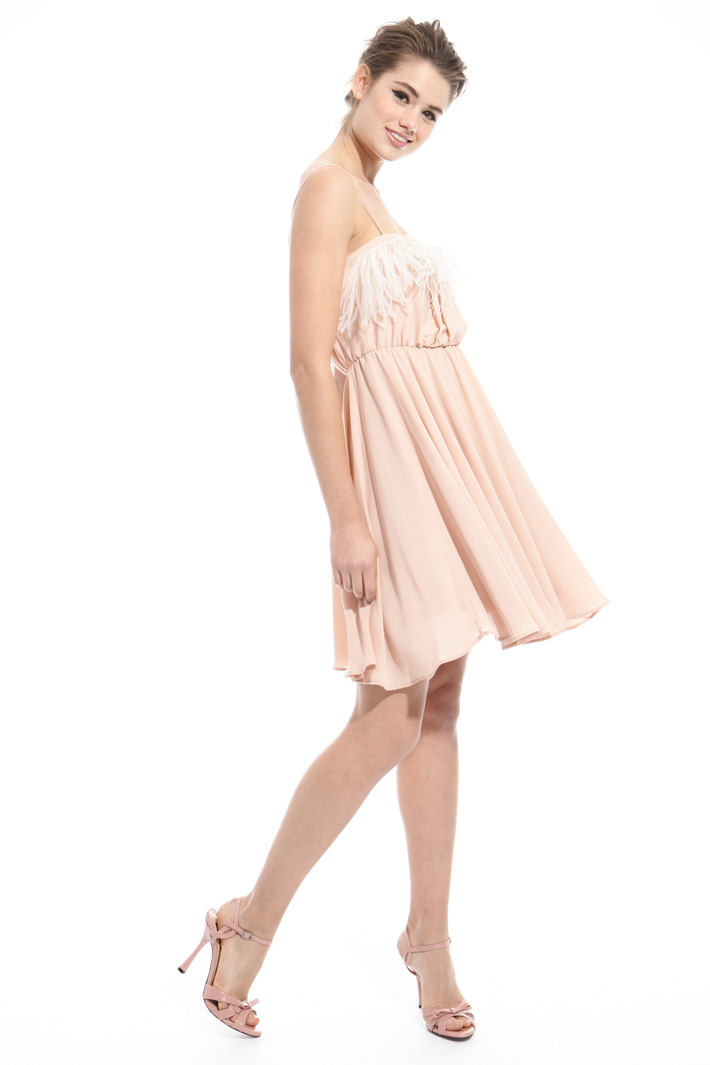 Abito in georgette con piume Intrend Abito in georgette con piume Intrend