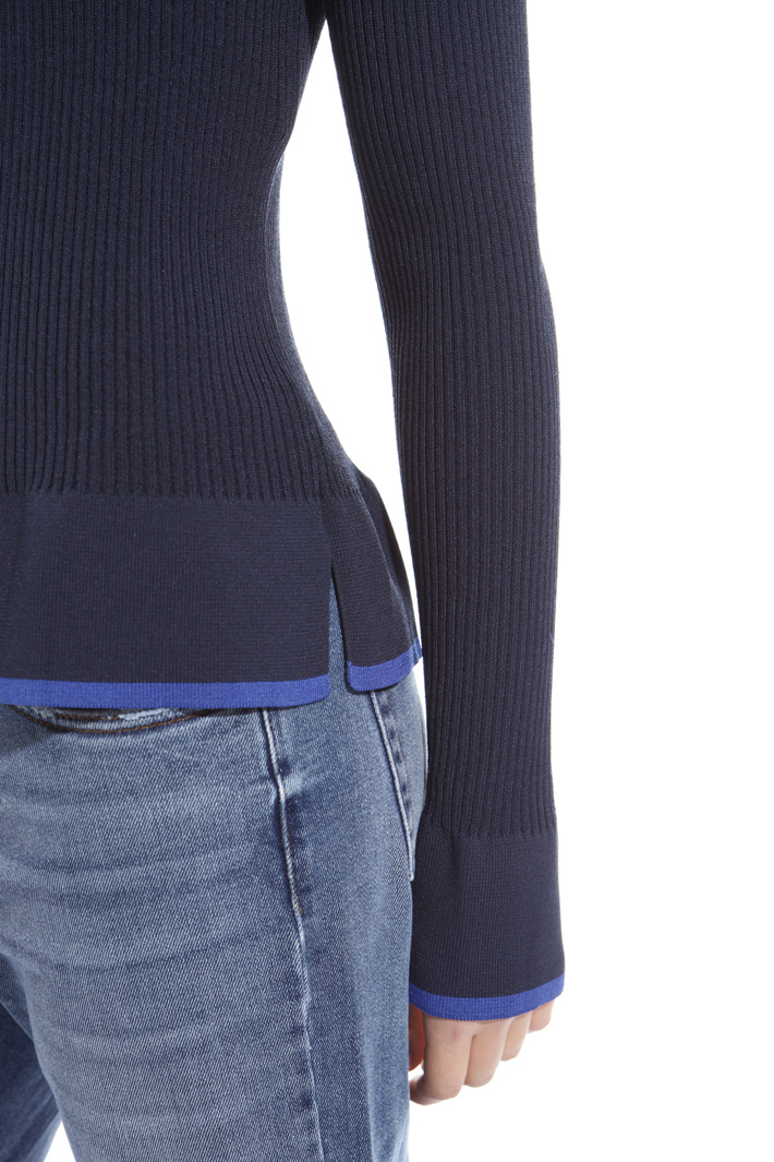 Maglia con balza sul fondo Intrend Maglia con balza sul fondo Intrend