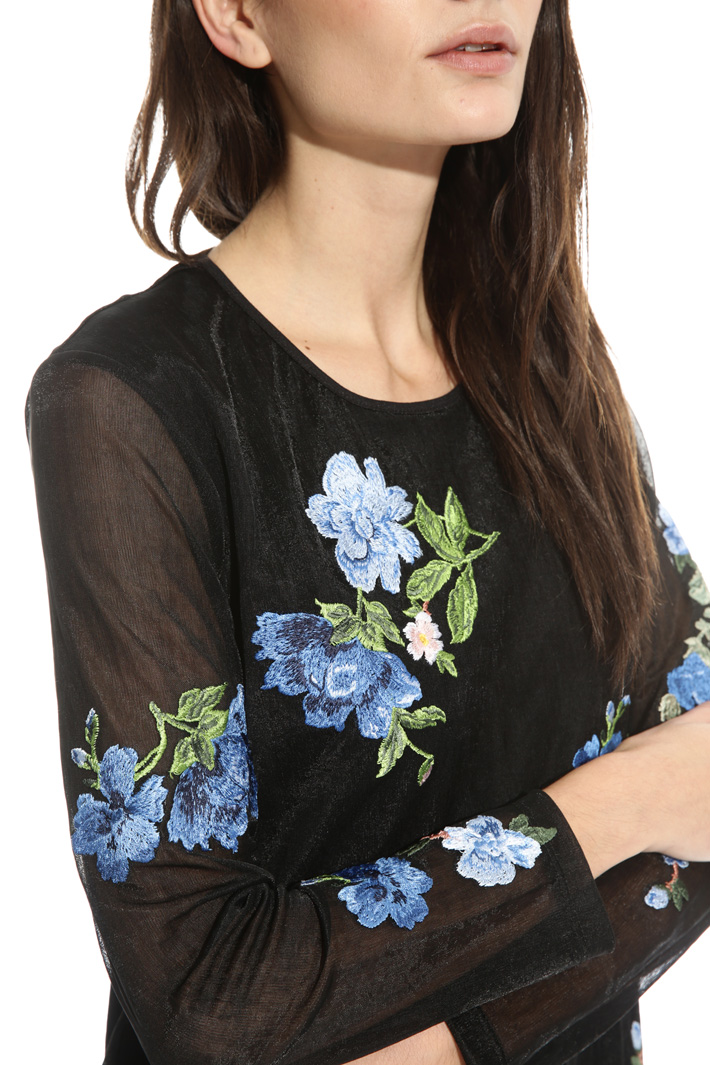 Abito con ricami patch Intrend Abito con ricami patch Intrend