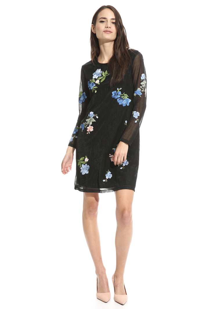 Abito con ricami patch Intrend Abito con ricami patch Intrend