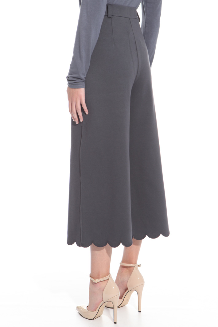 Pantalone con fondo smerlato Intrend Pantalone con fondo smerlato Intrend