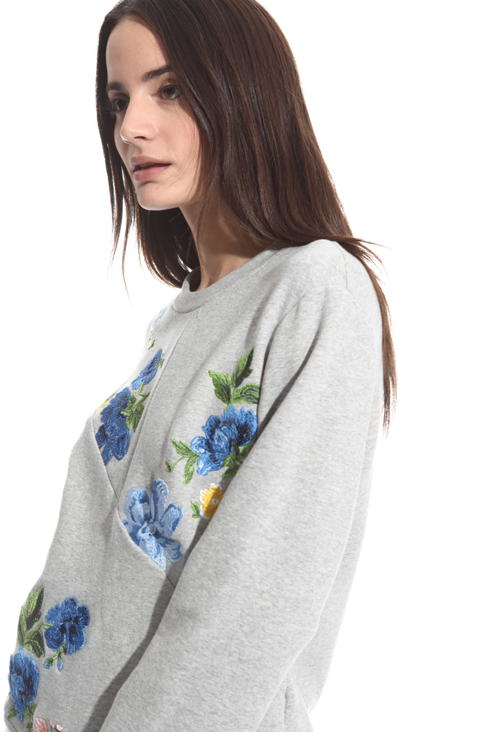 Felpa con fiori ricamati Intrend Felpa con fiori ricamati Intrend