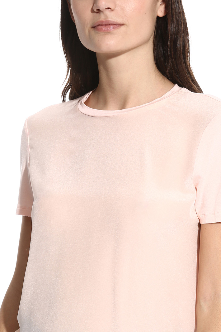 T-shirt with removable collar Intrend T-shirt with removable collar Intrend