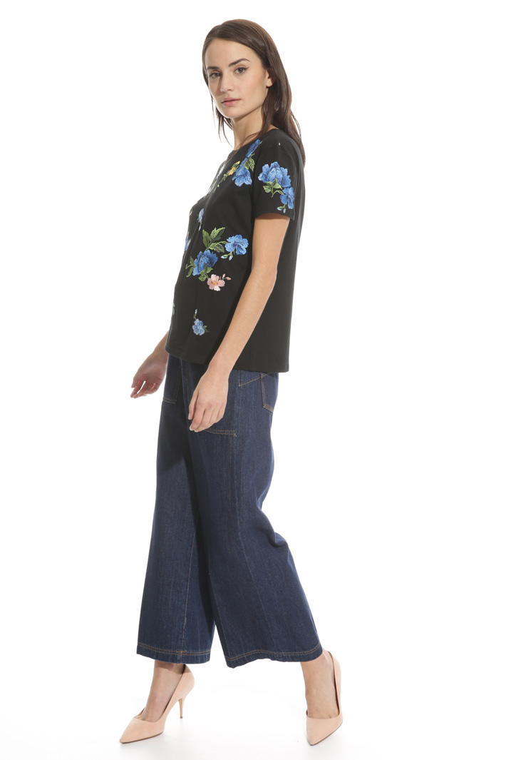 T-shirt con ricami a contrasto Intrend T-shirt con ricami a contrasto Intrend