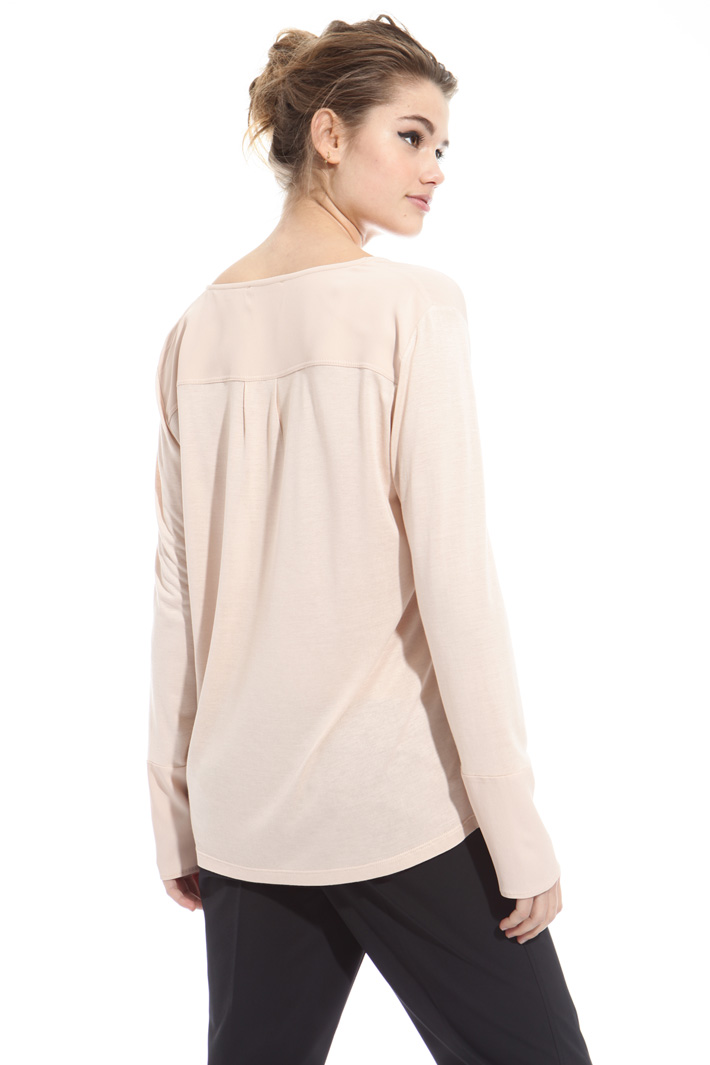 T-shirt in jersey e crepe Intrend T-shirt in jersey e crepe Intrend