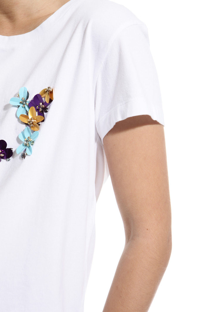 T-shirt with embroidery
Intrend T-shirt with embroidery
Intrend